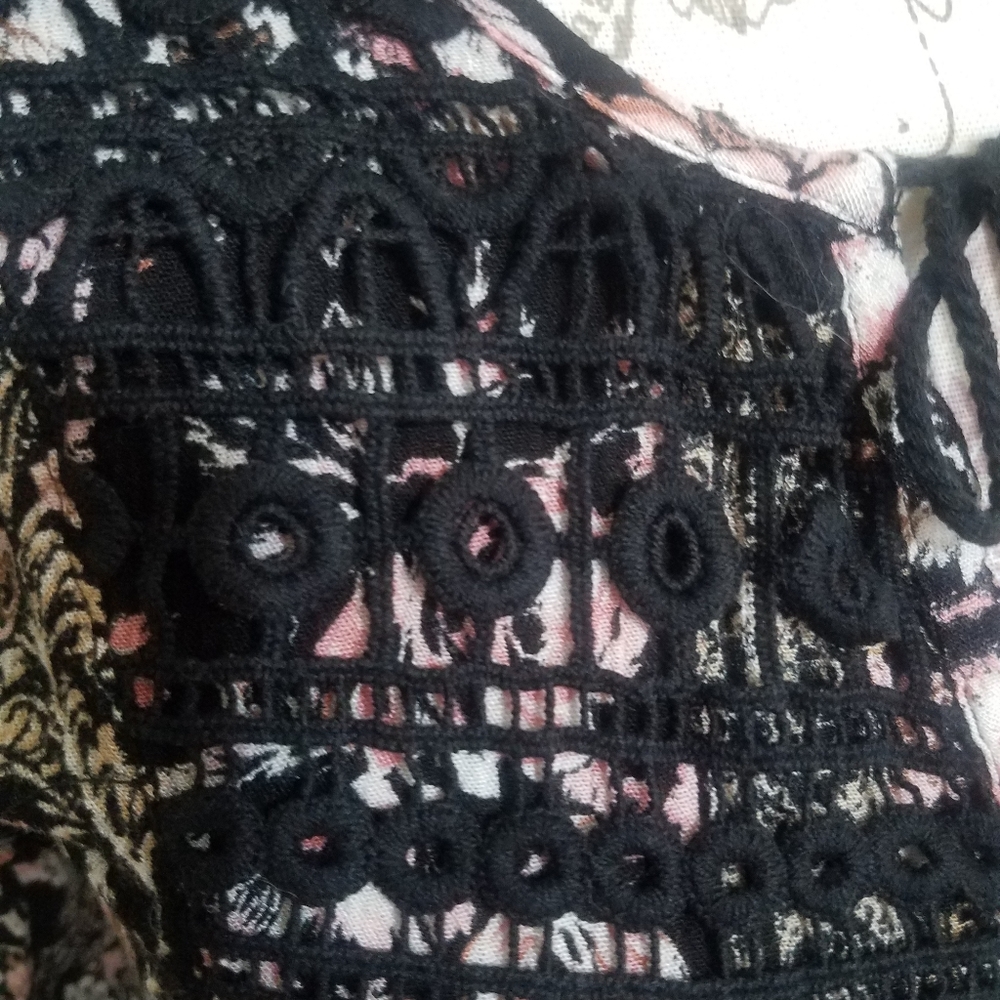 FLORAL TOP. - Picture 5 of 5